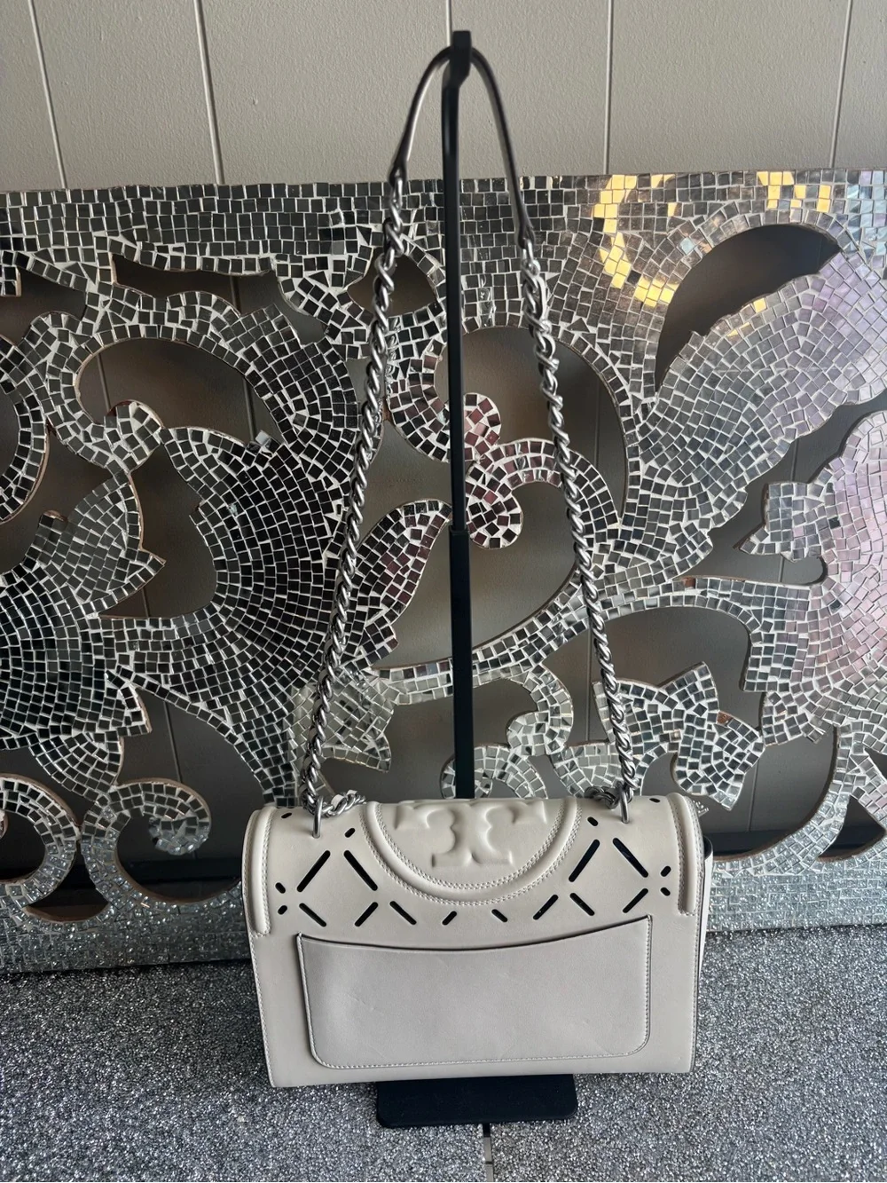 🌟Tory Burch Fleming White Perforated Leather Shoulder Bag with Chain Straps
